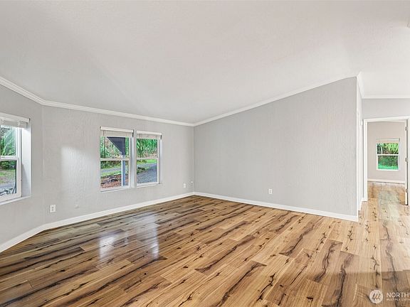 5th image of 11717 158th Street NE