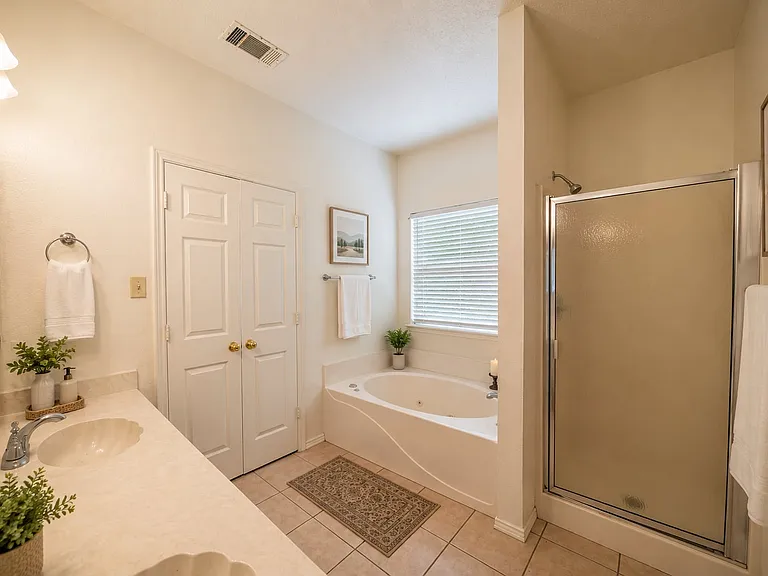 1202 Dorset Ct — Photo 6