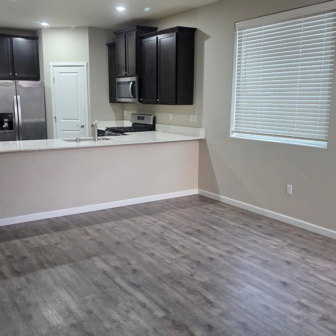 4 bed, 2.5 bath, 1646 sqft, $2,550 — Photo 3