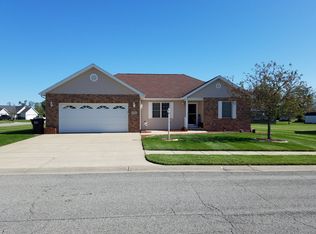 606 Fieldcrest Cir, Wanatah, IN 46390