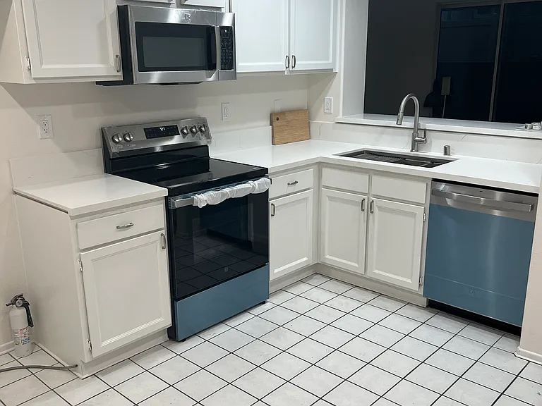 128 California Ct #128 — Photo 1
