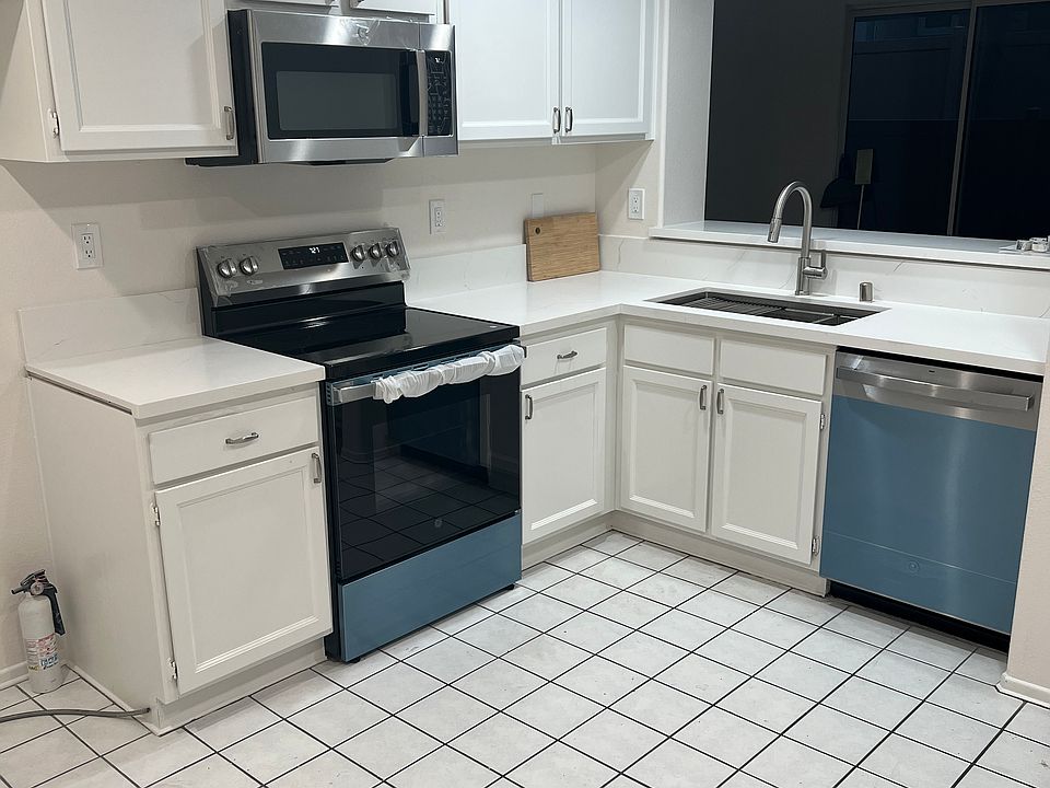 1st image of 128 California Ct #128