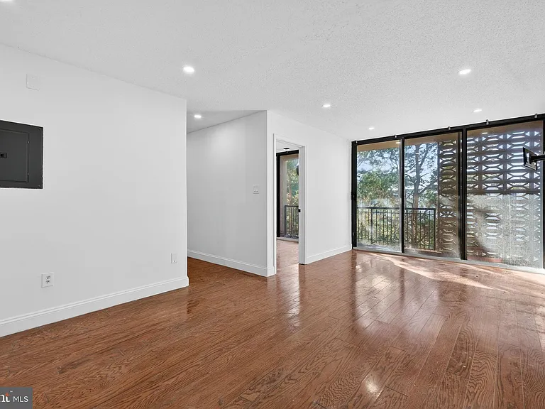 16 S Van Dorn St #506 — Photo 6