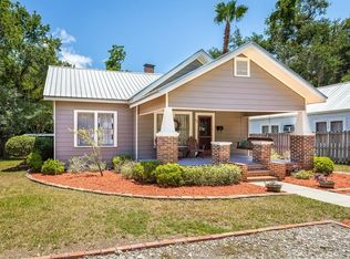 93 16th St, Apalachicola, FL 32320