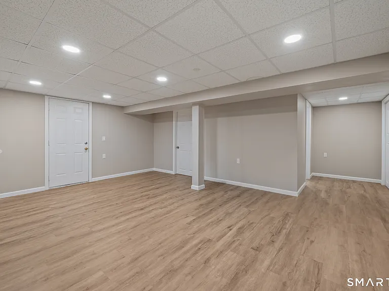 58 Jackson Ave — Photo 16