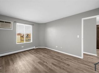 255 Gregory St #9, Aurora, IL 60504