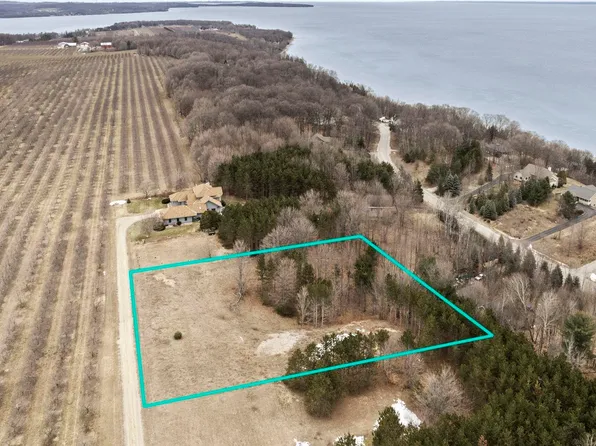 1187 S Celtic Ln, Suttons Bay, MI 49682