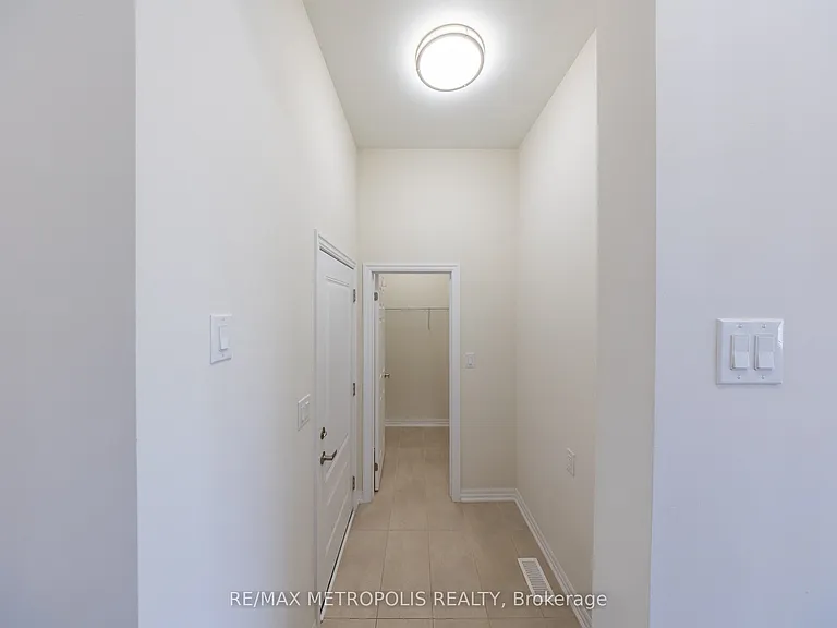 39 Northrop Ave — Photo 7