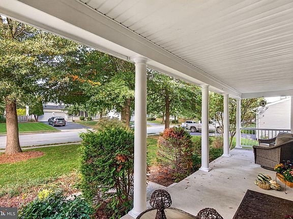 2nd image of 945 Devonshire Cir