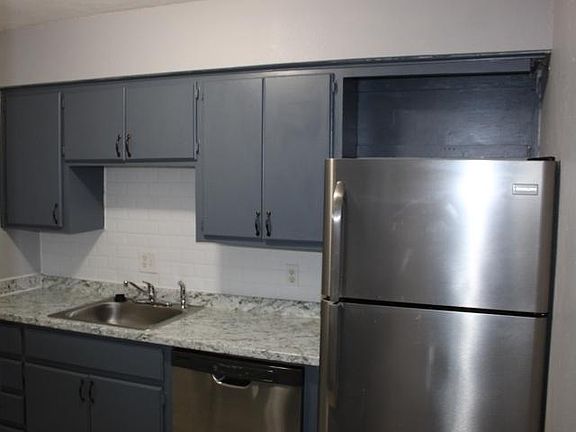 4th image of 401 12th Ave SE APT 223