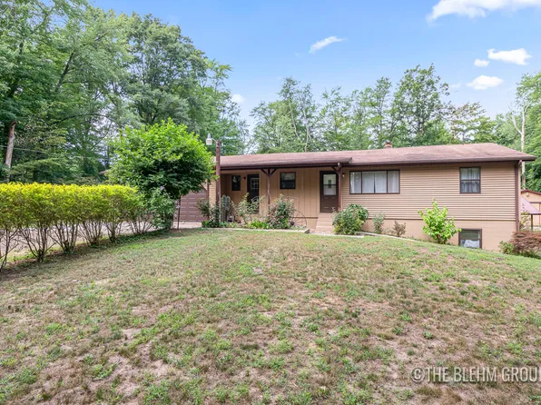 10657 104th Ave, West Olive, MI 49460