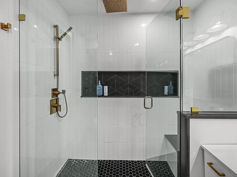 760 E Broadway #2 — Photo 8