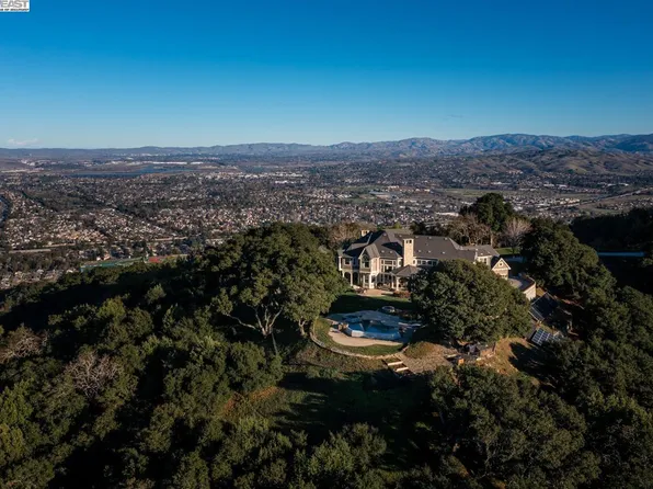 9767 Santos Ranch Rd, Pleasanton, CA 94588