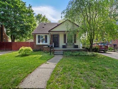 20004 Hunt Club Dr, Harper Woods, MI, 48225