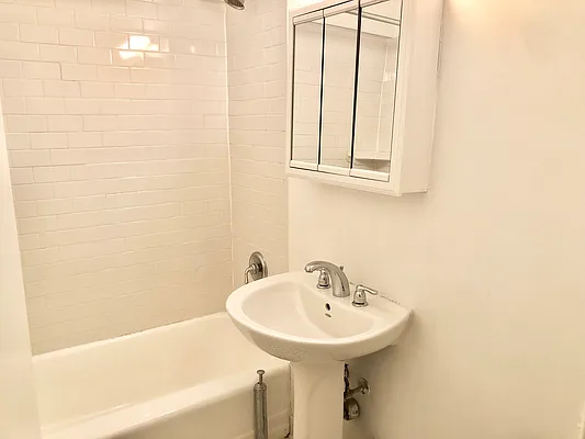 Rented by A&E Real Estate Management | media 16