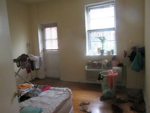 5th image of 2208 Saint James Pl APT 4
