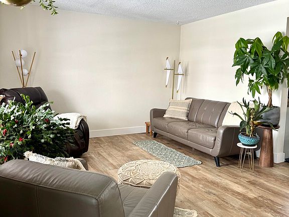 4th image of 726 1st Ave E