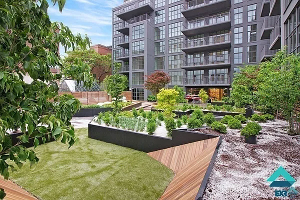 Rented by EXR | media 4