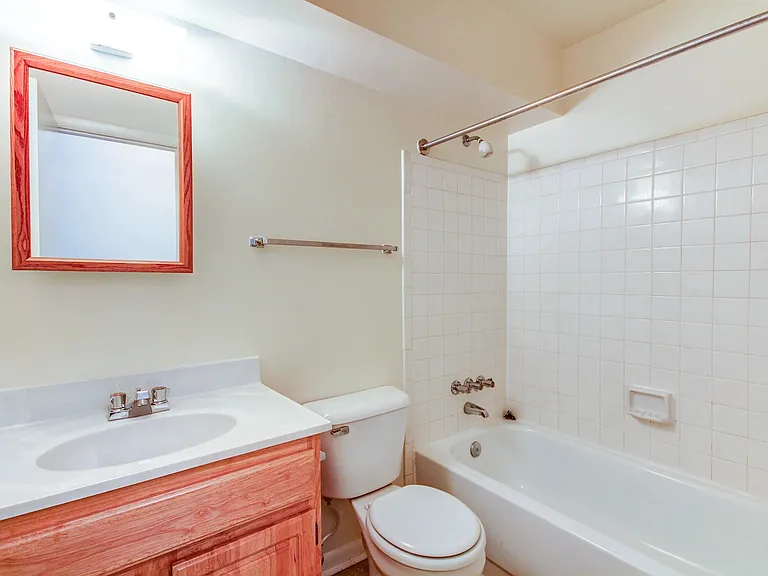 Berkshire Apartments — Photo 6