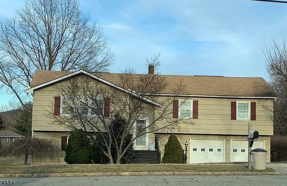 1st image of 305 Red School Ln