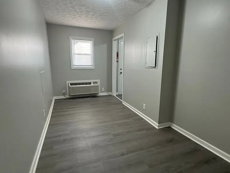 712 Lamont St. — Photo 8
