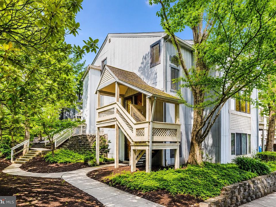 1st image of 946 Windbrooke Dr #946