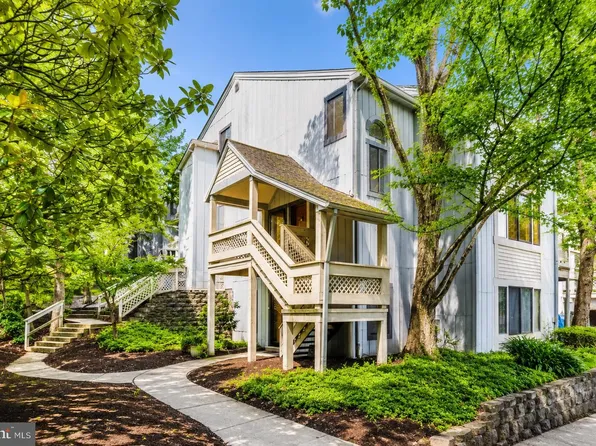 946 Windbrooke Dr #946, Gaithersburg, MD 20879