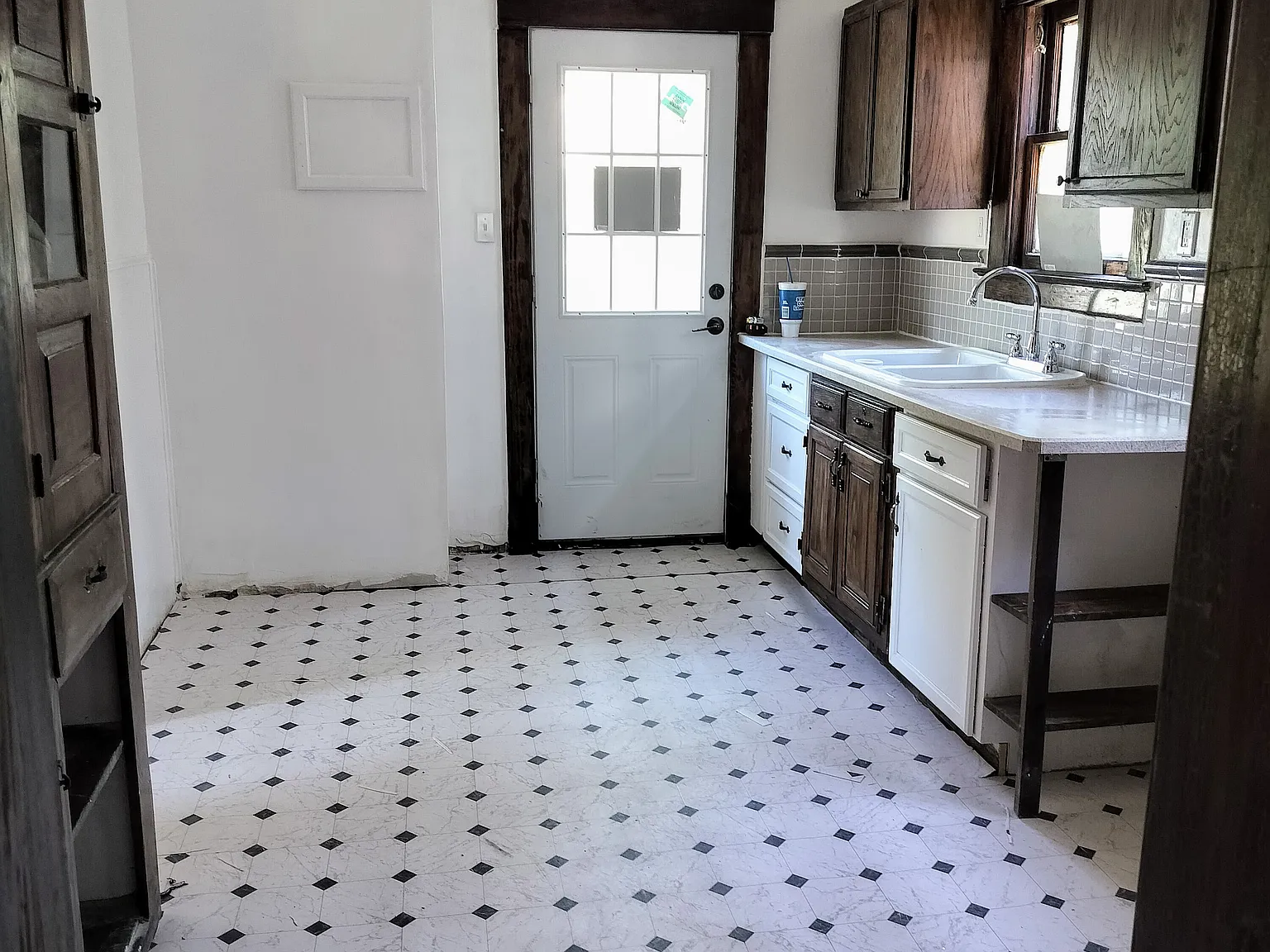 4 bed, 1408 sqft, $1,300 — Photo 3