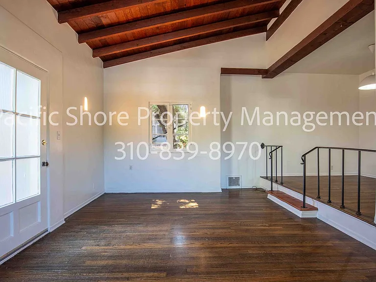 559 Alexandria Apartments — Photo 4