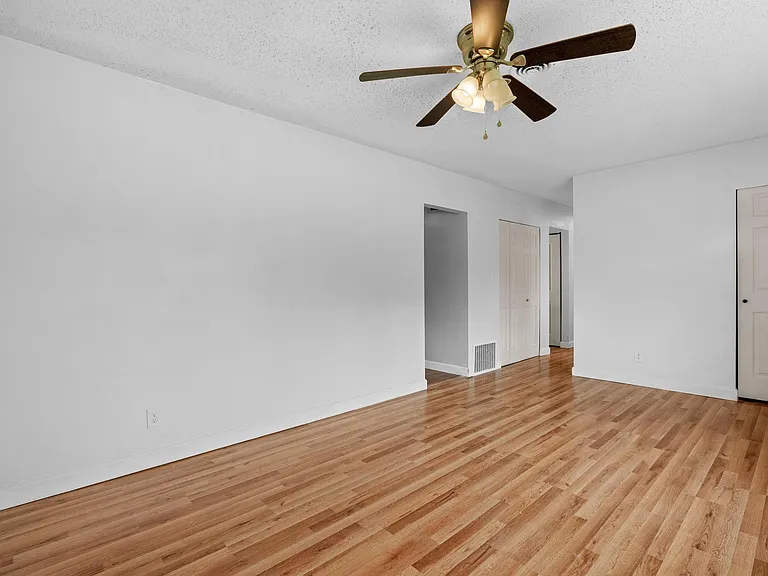 4441 Marlowe St — Photo 28