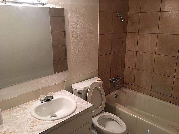3rd image of 1805 Rosemary Ave APT A