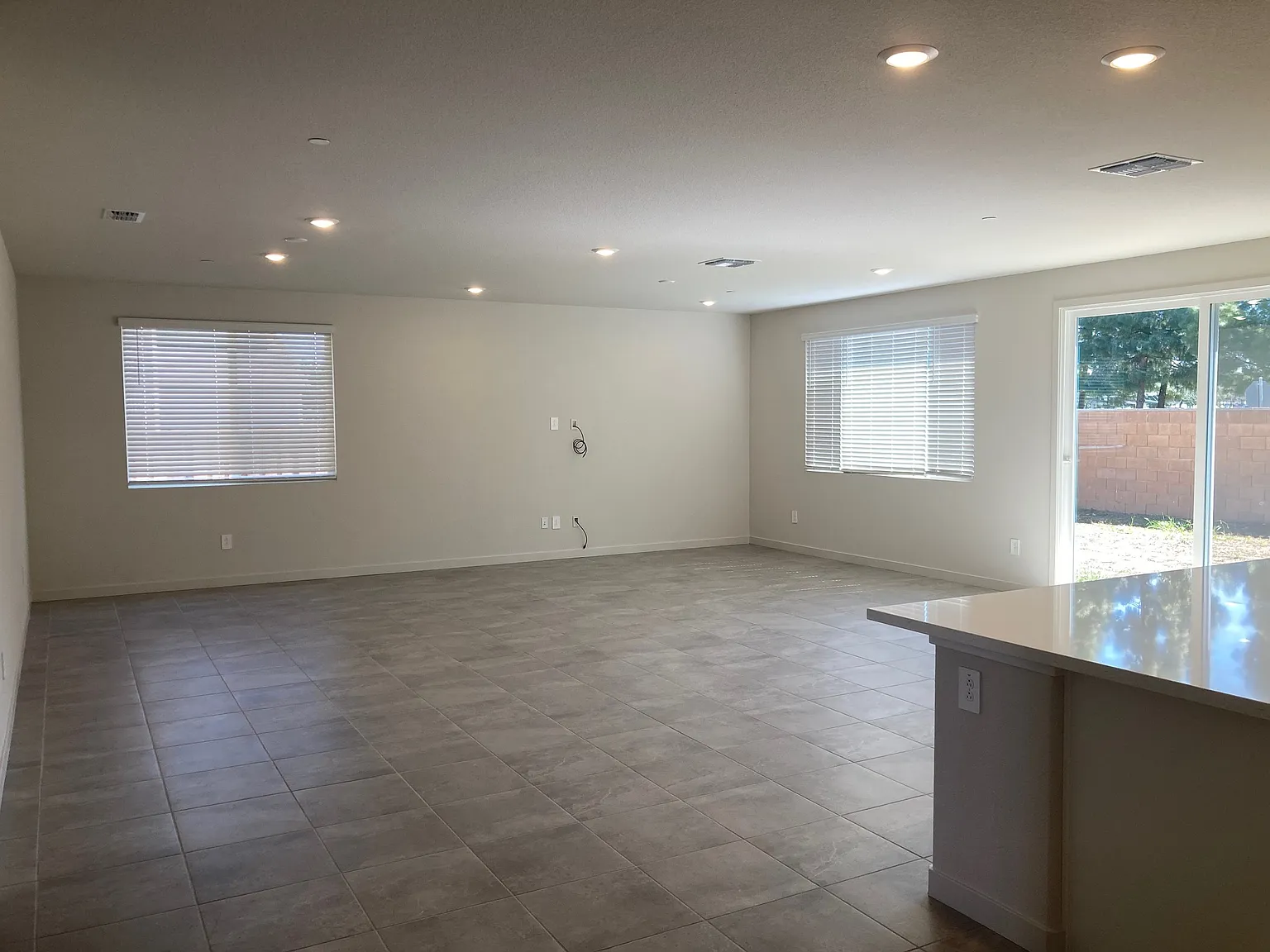 4 bed, 2520 sqft, $850 — Photo 3