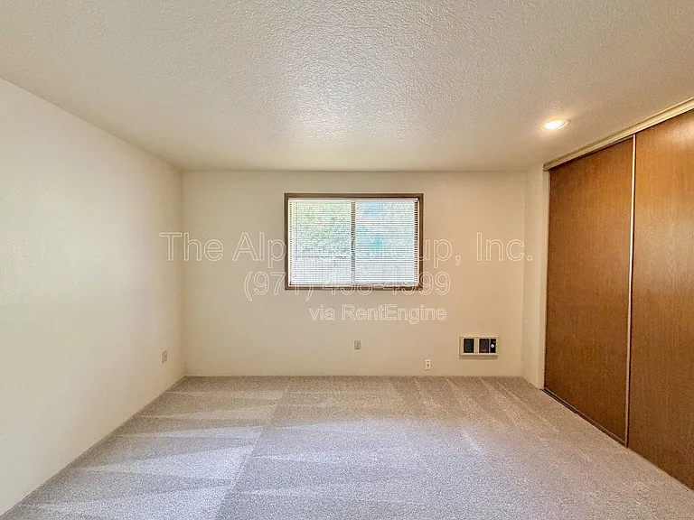 240 NE 143rd Ave — Photo 17