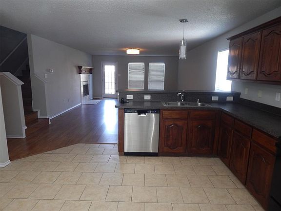 3rd image of 841 Clear Creek Dr