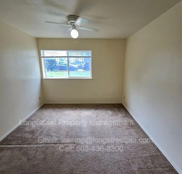 915 SW Adams Ave #11 — Photo 8