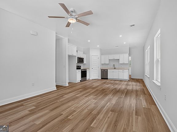 5th image of 1096 Casey Rd NE