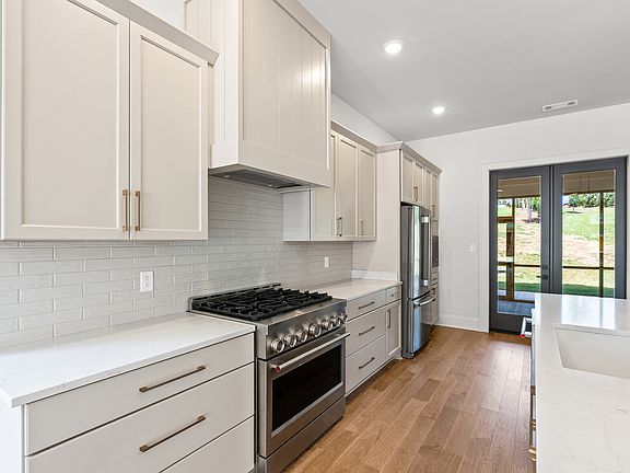 2nd image of 501 Hemingway Ln