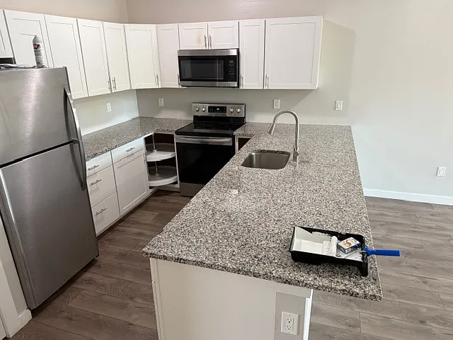 3 bed, 1172 sqft, $1,900 — Photo 3