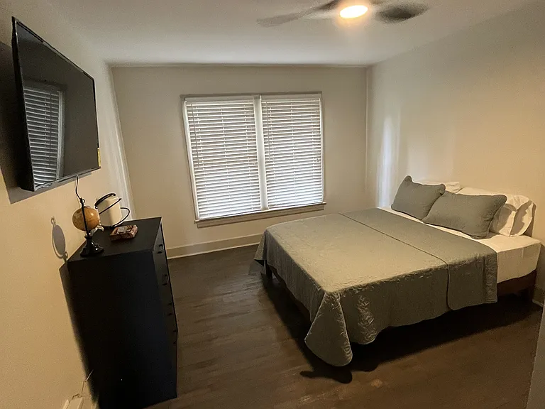 1003 Emerson St — Photo 3