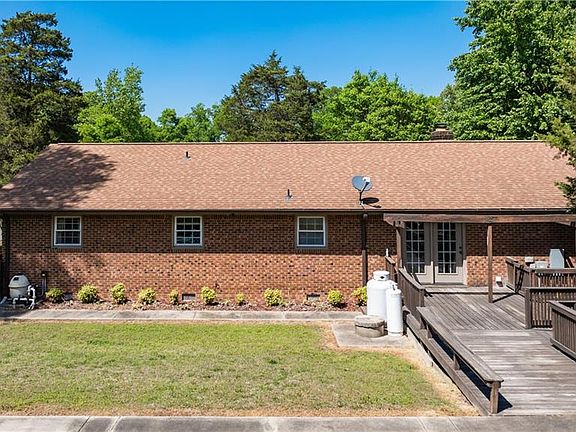 4th image of 3229 Silver Maple Rd