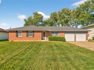 300 E Jefferson St, Buckner, MO 64016