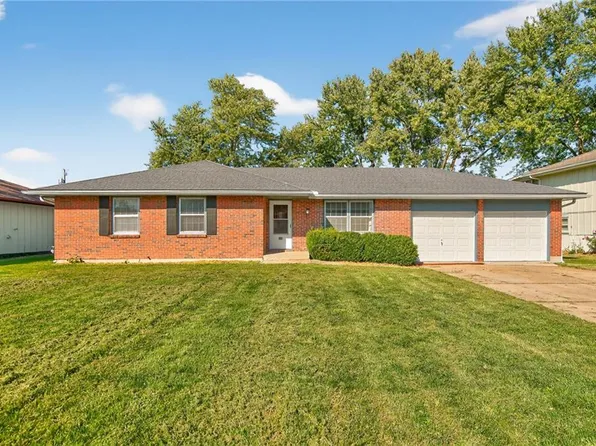 300 E Jefferson St, Buckner, MO 64016