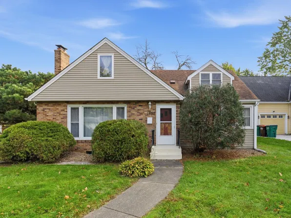 1852 Holton St, Falcon Heights, MN 55113