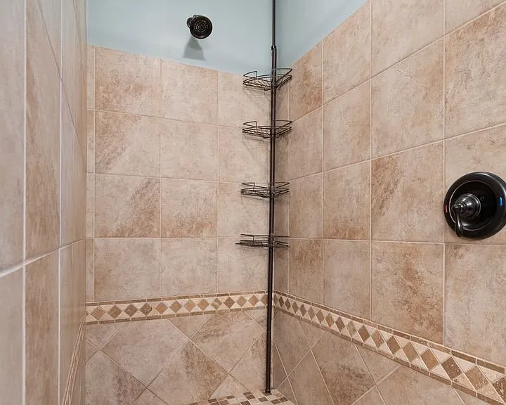 104 Rochelle Ave — Photo 24