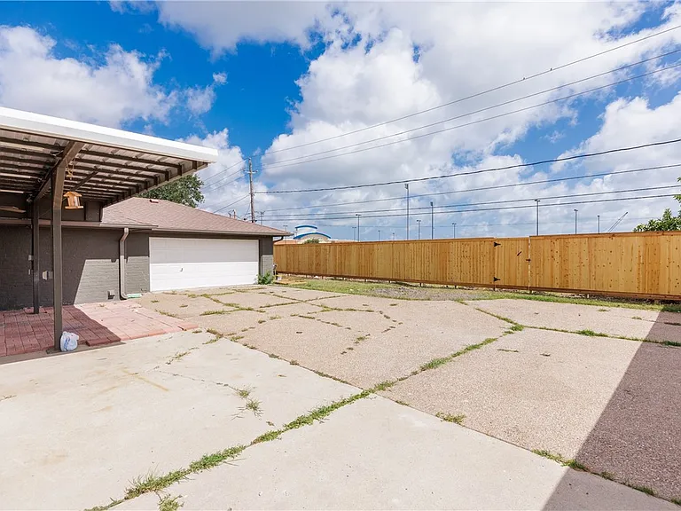 6702 Sahara Dr — Photo 40