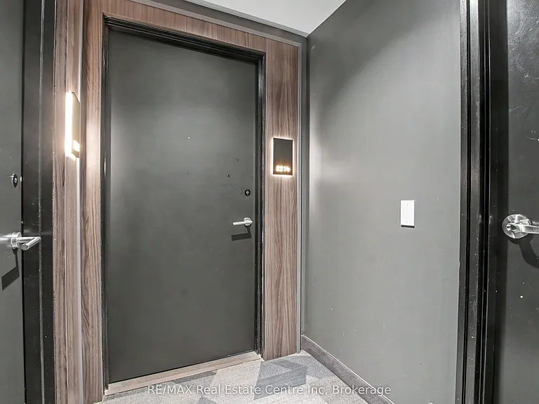 15 Wellington St S #2214 — Photo 12