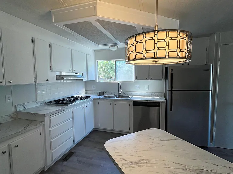 926 Roadrunner Dr — Photo 4