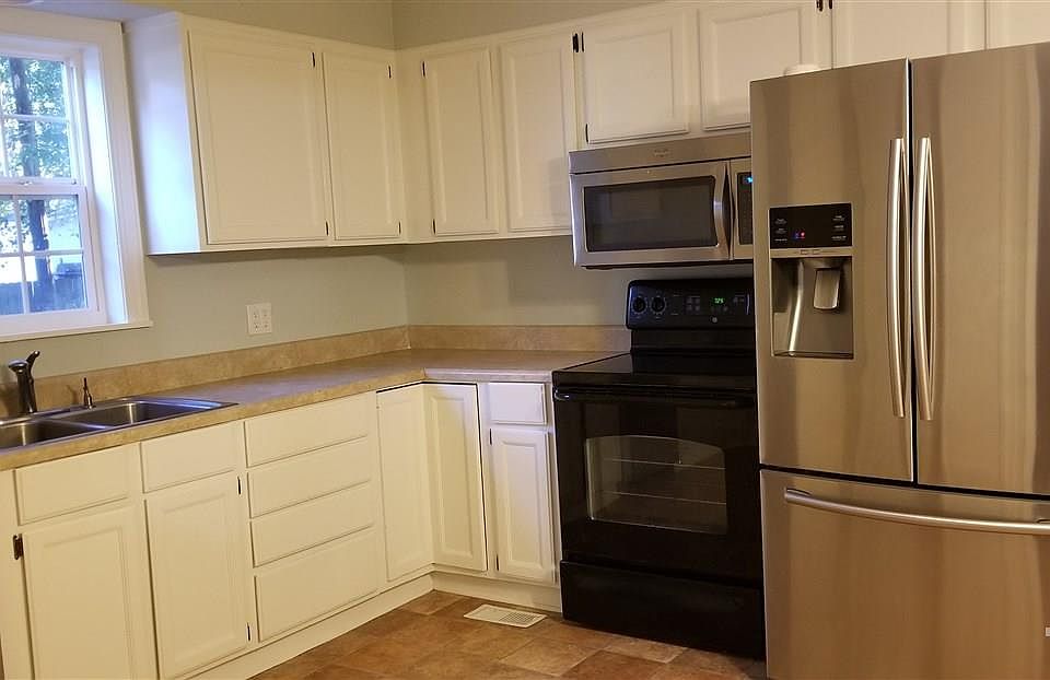 2nd image of 126 Sallinger St