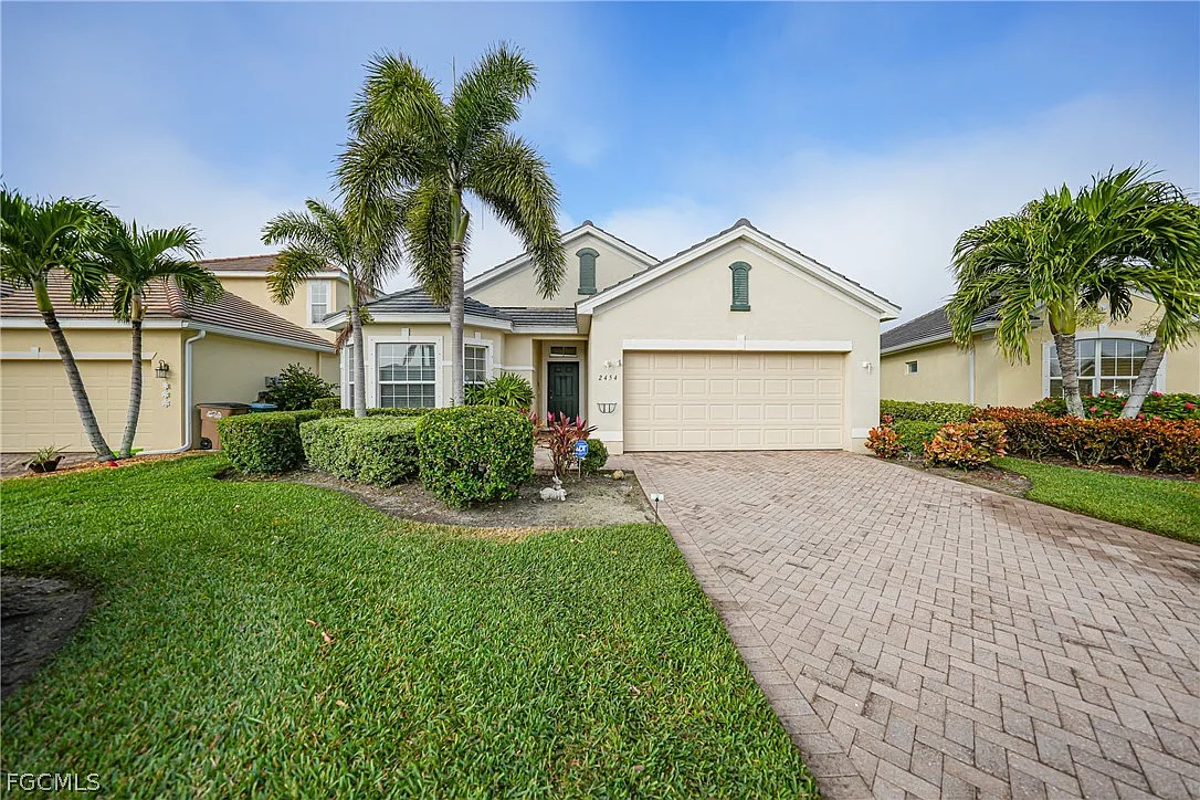 3 bed, 2.0 bath, 1696 sqft, $2,300 — Photo 1