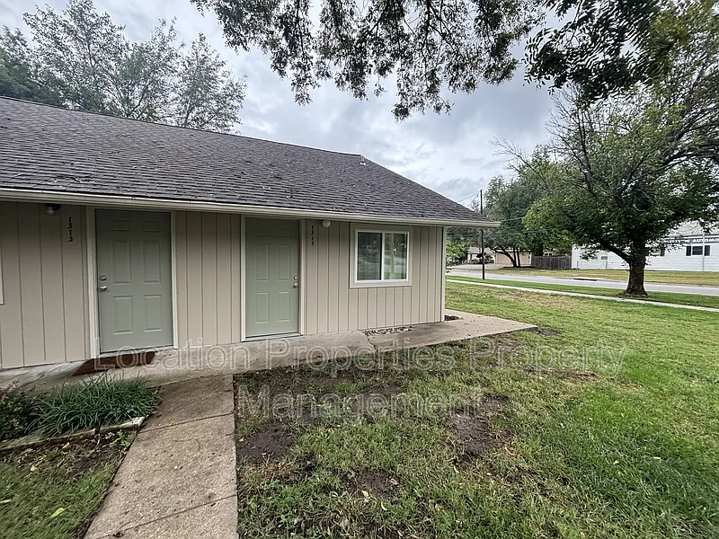 1 bed, 1.0 bath, 500 sqft, $895 — Photo 2